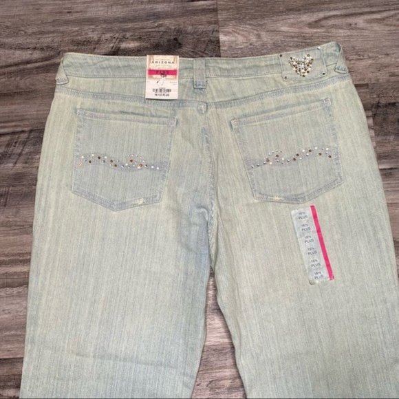 The Original Arizona Women’s Light Blue Denim Jeans Plus Size 16 NWT - Picture 11 of 11